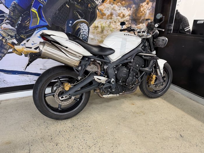 2012 Triumph STREET TRIPLE WHITE