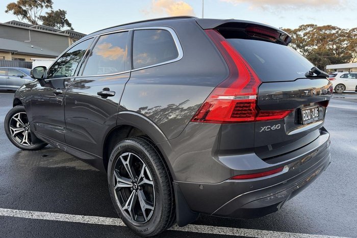 2022 Volvo XC60 B5 Momentum