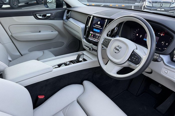 2022 Volvo XC60 B5 Momentum