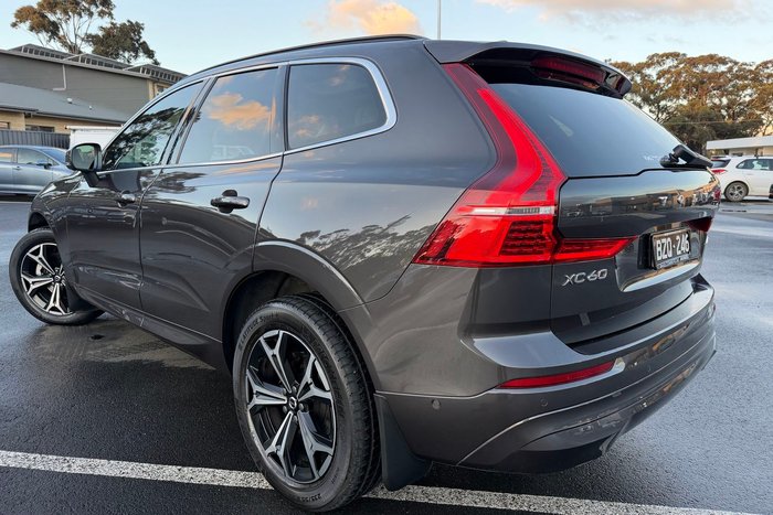 2022 Volvo XC60 B5 Momentum