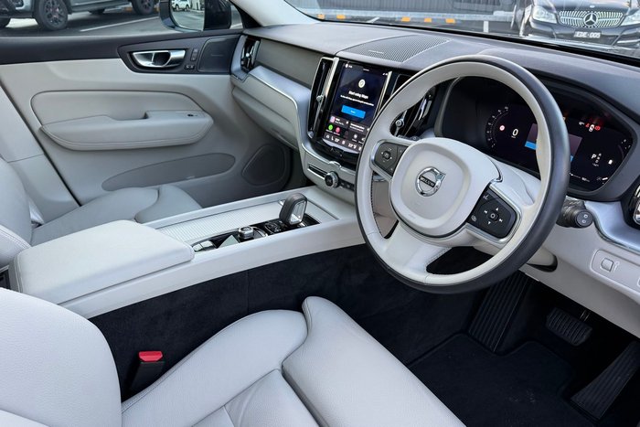 2022 Volvo XC60 B5 Momentum
