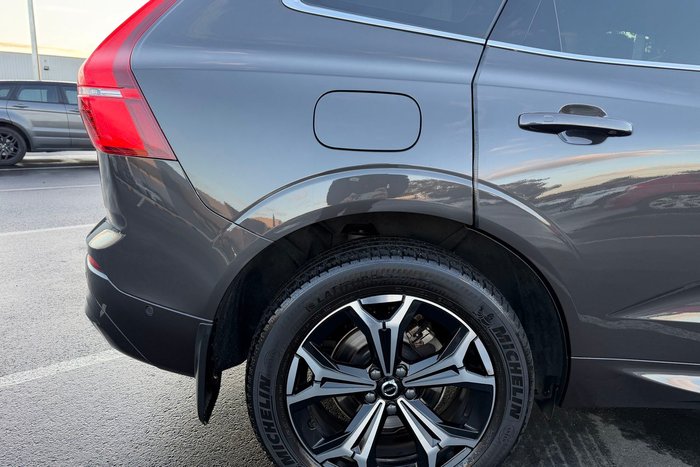 2022 Volvo XC60 B5 Momentum