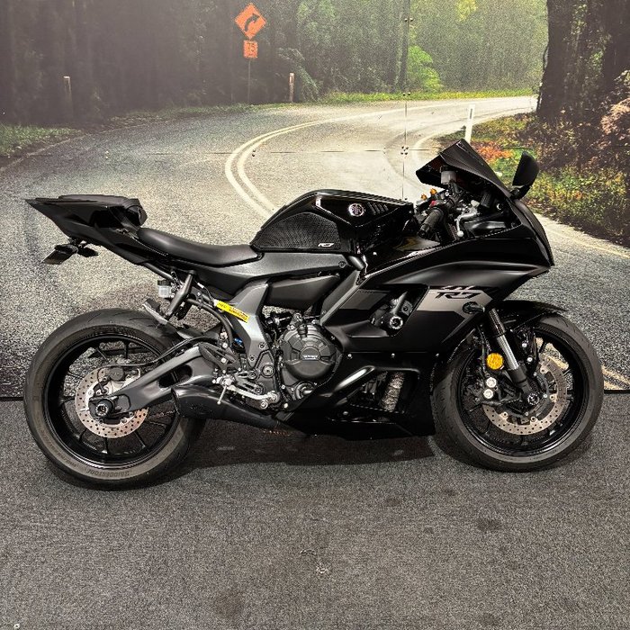2024 Yamaha YZF-R7LA Black