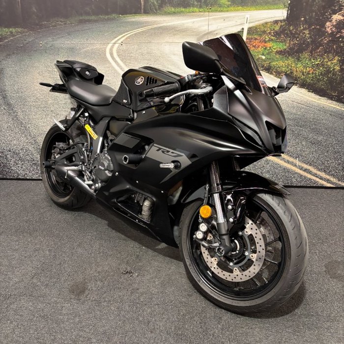 2024 Yamaha YZF-R7LA Black