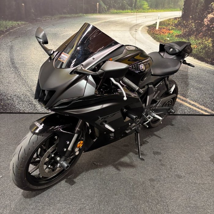 2024 Yamaha YZF-R7LA Black