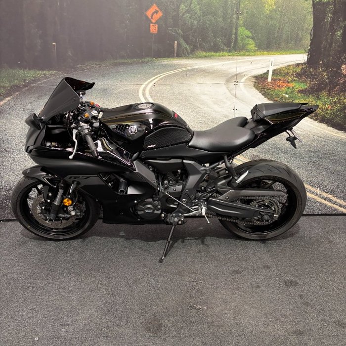 2024 Yamaha YZF-R7LA Black