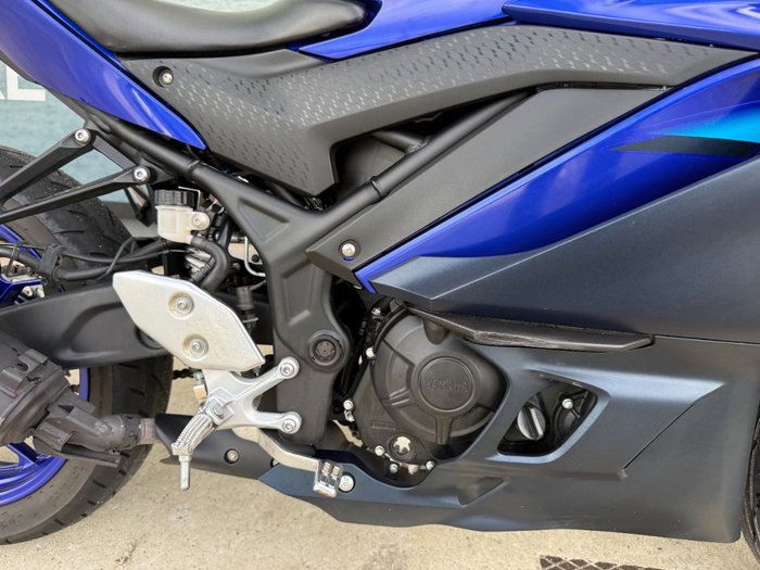 2024 Yamaha YZF-R3 Blue