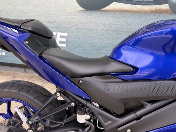 2024 Yamaha YZF-R3 Blue