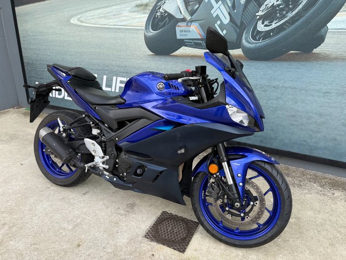 2024 Yamaha YZF-R3 Blue