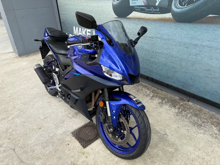 2024 Yamaha YZF-R3 Blue