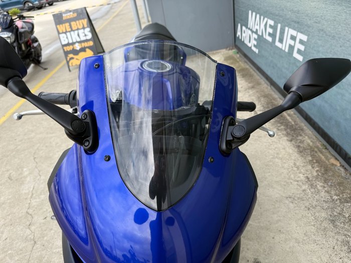 2024 Yamaha YZF-R3 Blue