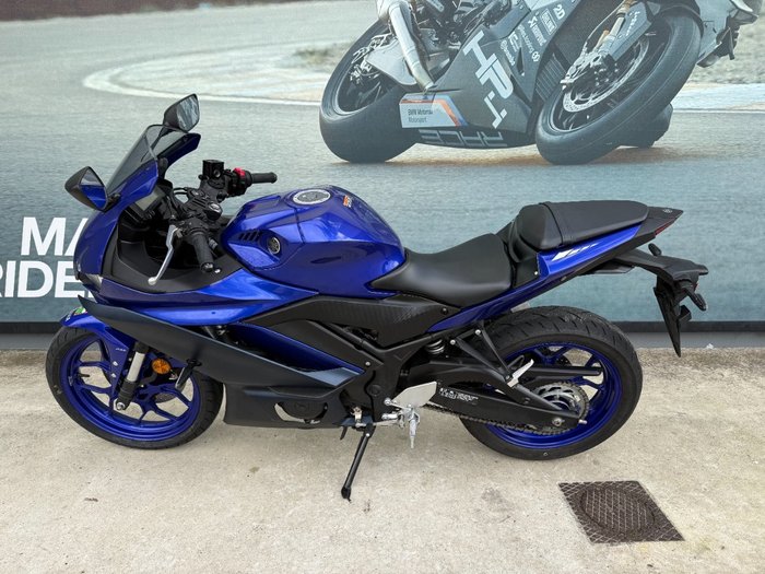 2024 Yamaha YZF-R3 Blue