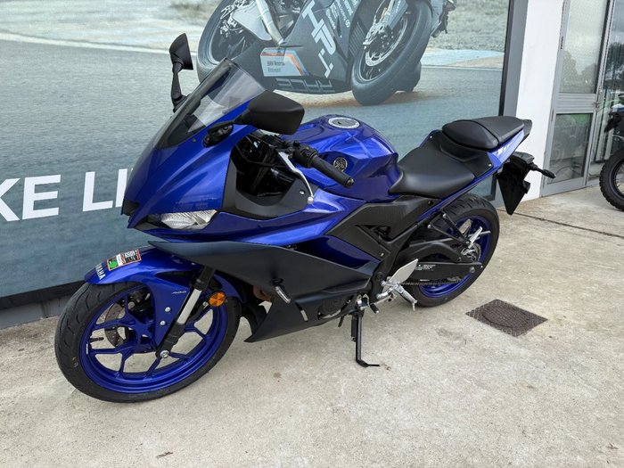 2024 Yamaha YZF-R3 Blue