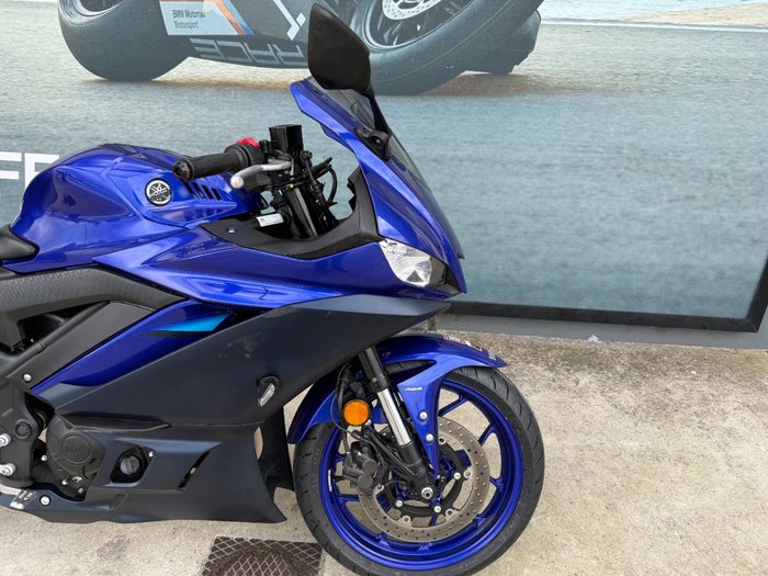 2024 Yamaha YZF-R3 Blue