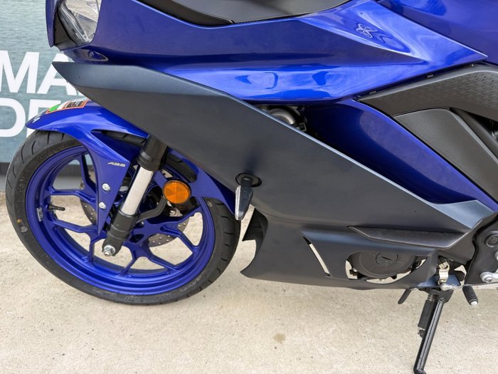 2024 Yamaha YZF-R3 Blue