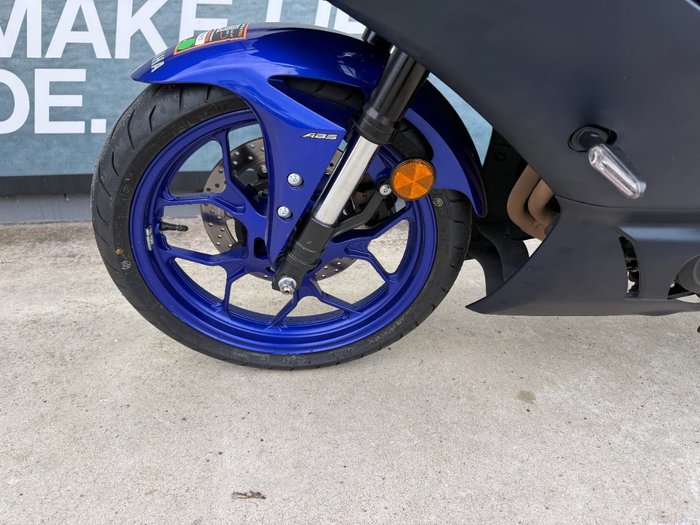 2024 Yamaha YZF-R3 Blue