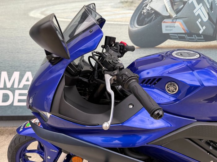 2024 Yamaha YZF-R3 Blue