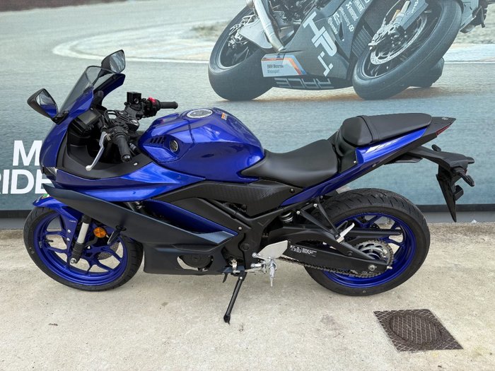 2024 Yamaha YZF-R3 Blue