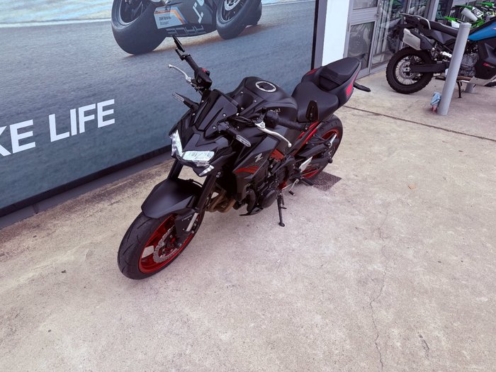 2021 Kawasaki Z900 SUPERNAKED (ZR900) Red