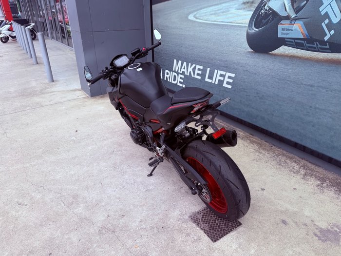 2021 Kawasaki Z900 SUPERNAKED (ZR900) Red