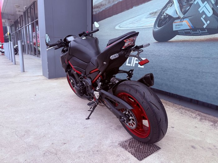 2021 Kawasaki Z900 SUPERNAKED (ZR900) Red