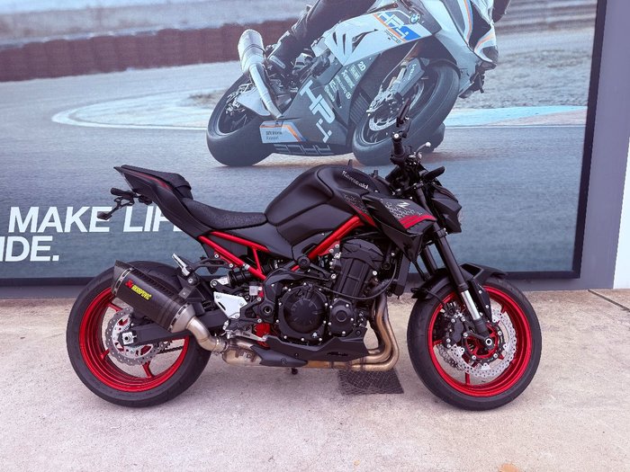 2021 Kawasaki Z900 SUPERNAKED (ZR900) Red