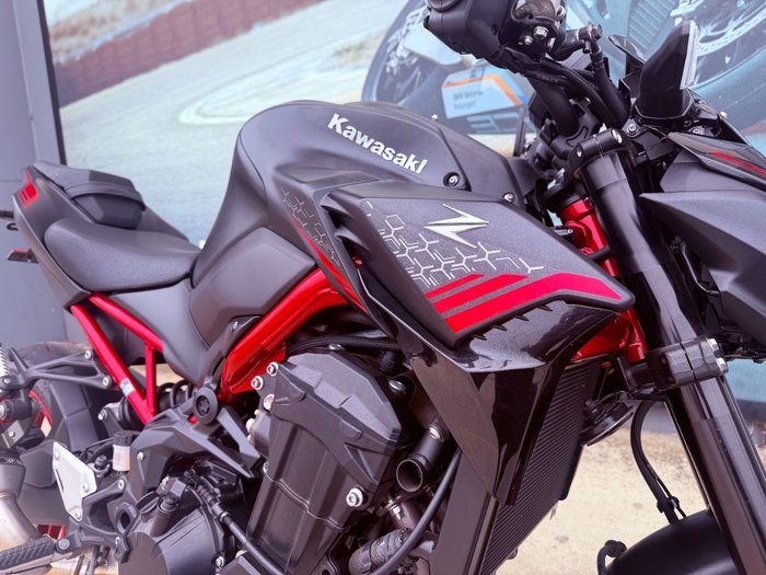 2021 Kawasaki Z900 SUPERNAKED (ZR900) Red