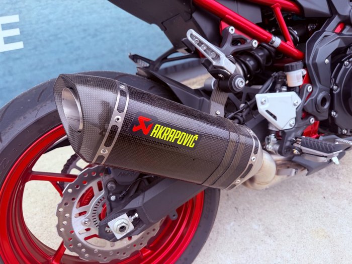 2021 Kawasaki Z900 SUPERNAKED (ZR900) Red