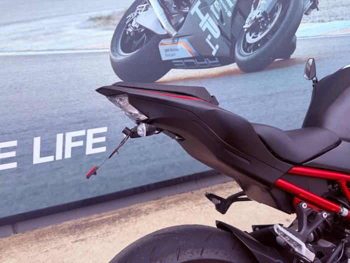 2021 Kawasaki Z900 SUPERNAKED (ZR900) Red