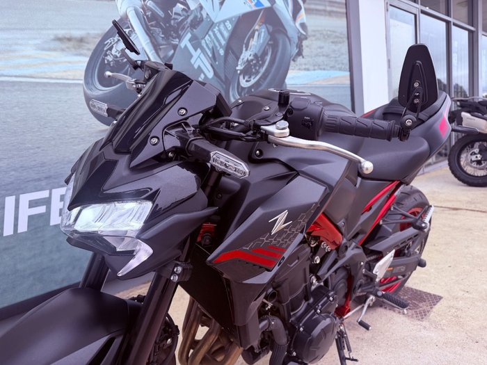 2021 Kawasaki Z900 SUPERNAKED (ZR900) Red