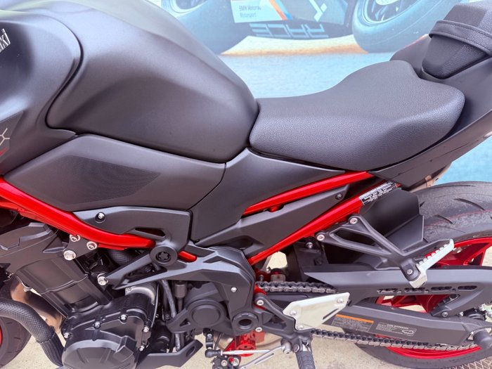 2021 Kawasaki Z900 SUPERNAKED (ZR900) Red