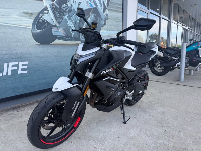 2025 CFMOTO 450 NK White