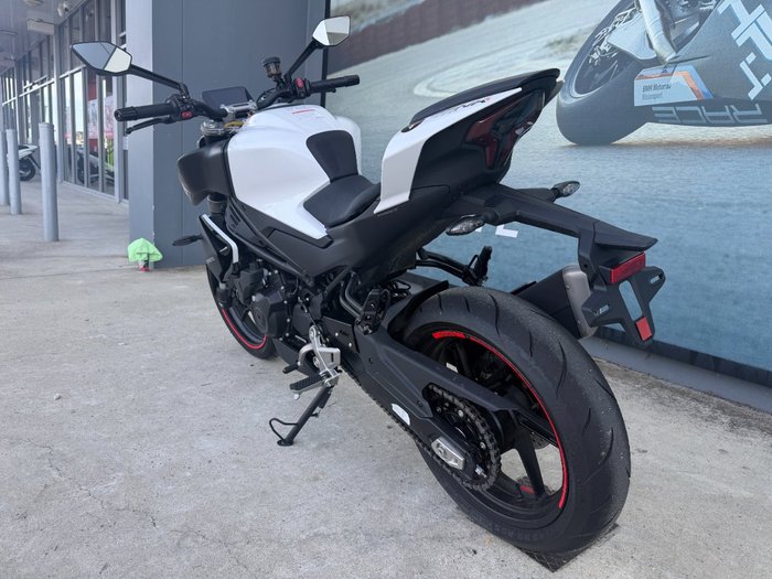2025 CFMOTO 450 NK White