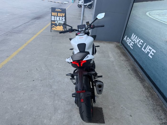 2025 CFMOTO 450 NK White