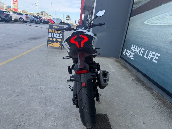 2025 CFMOTO 450 NK White