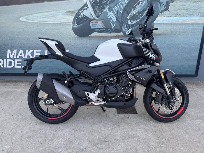 2025 CFMOTO 450 NK White