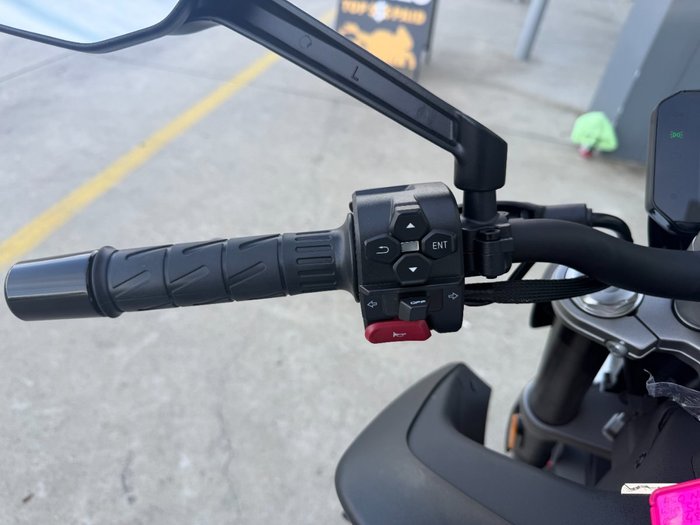 2025 CFMOTO 450 NK White