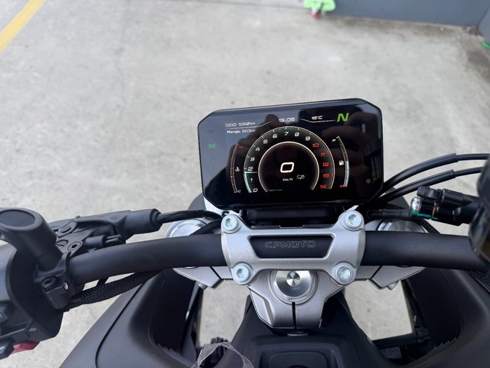 2025 CFMOTO 450 NK White