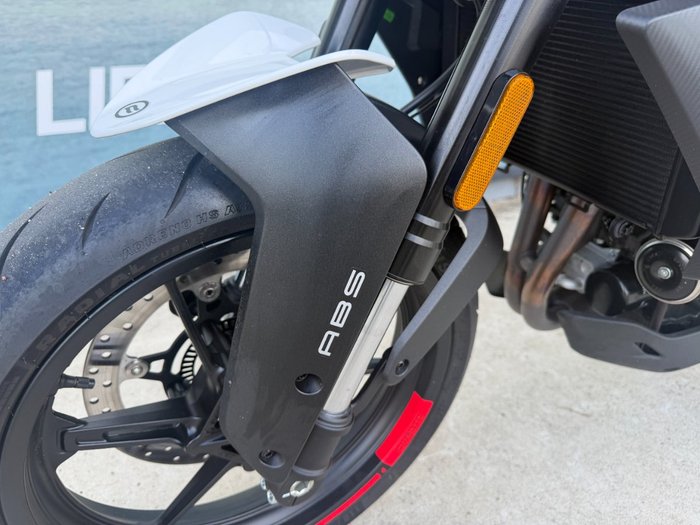 2025 CFMOTO 450 NK White