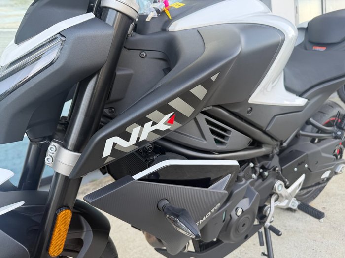 2025 CFMOTO 450 NK White