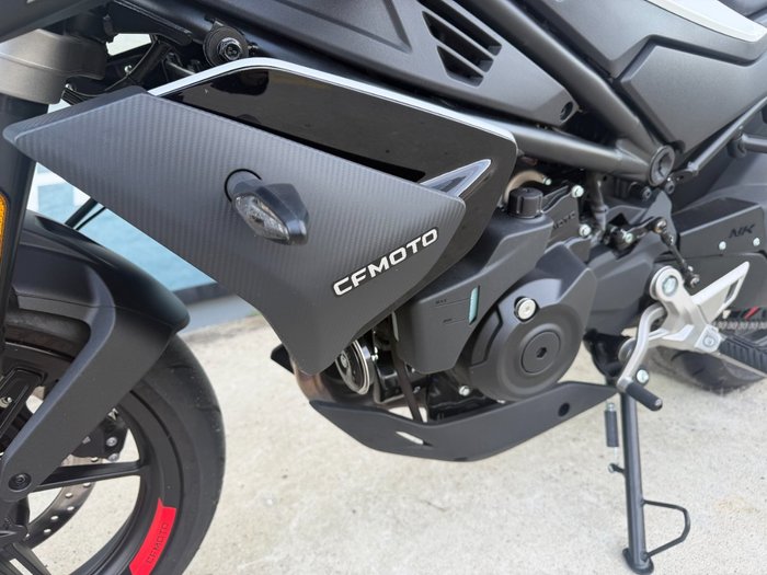 2025 CFMOTO 450 NK White