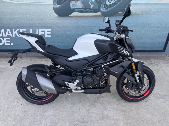 2025 CFMOTO 450 NK White