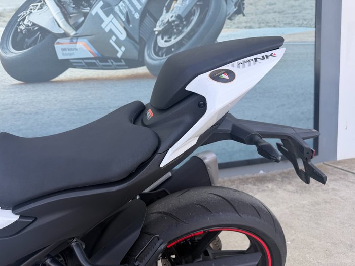 2025 CFMOTO 450 NK White