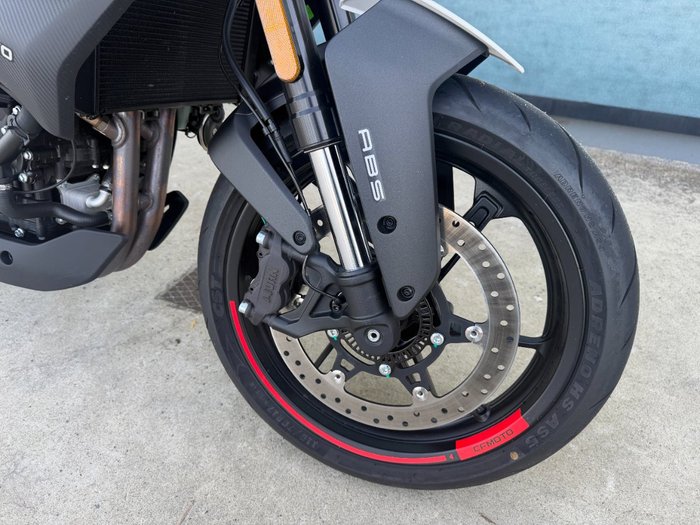 2025 CFMOTO 450 NK White
