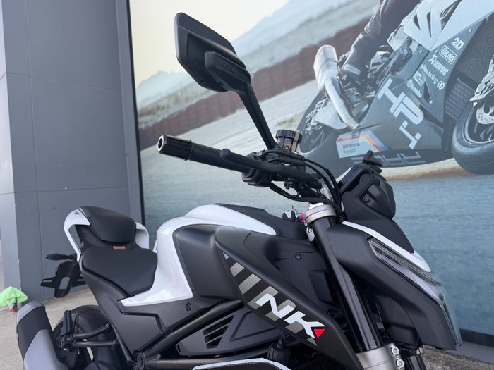 2025 CFMOTO 450 NK White