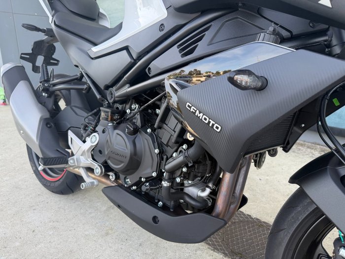 2025 CFMOTO 450 NK White