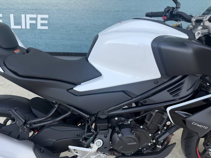 2025 CFMOTO 450 NK White