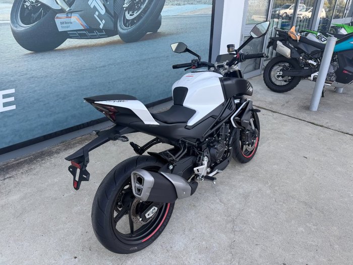 2025 CFMOTO 450 NK White