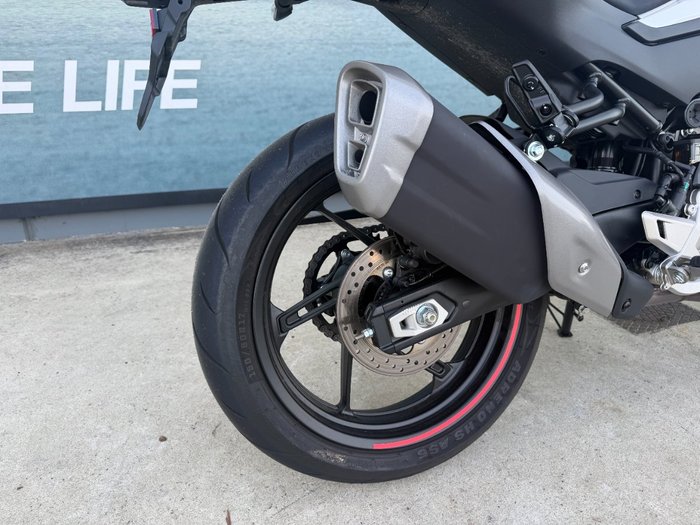 2025 CFMOTO 450 NK White