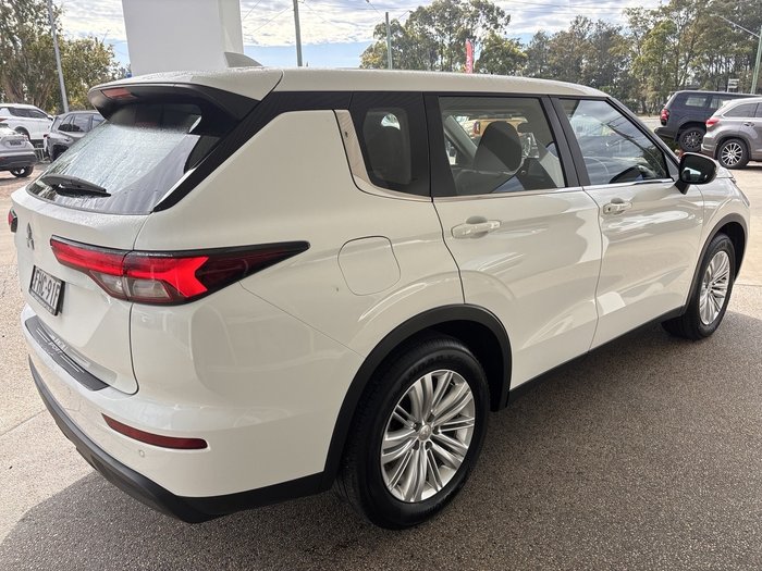 2024 Mitsubishi Outlander ES